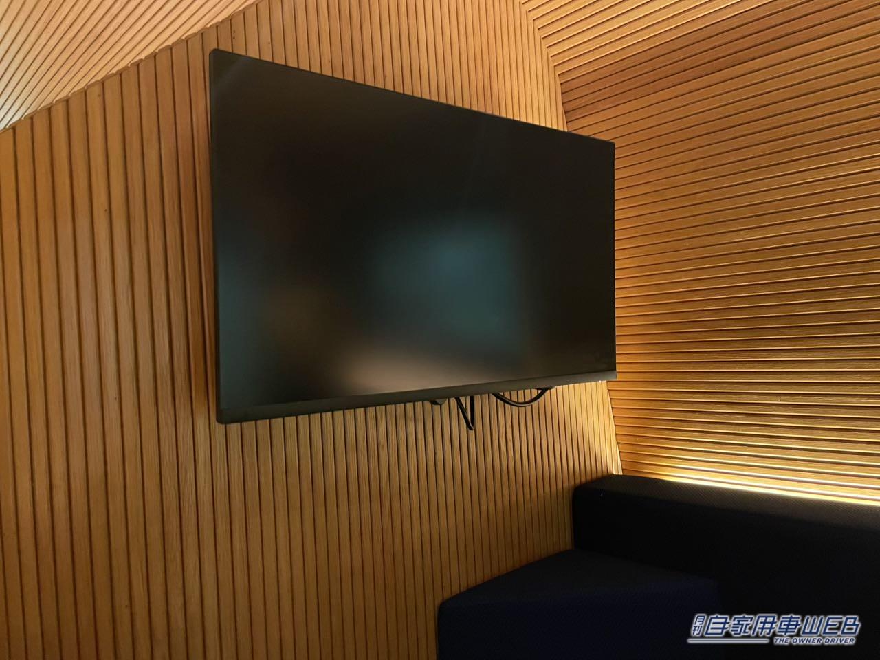 |マイクロバスをカスタムした走る高級ラウンジが出現!