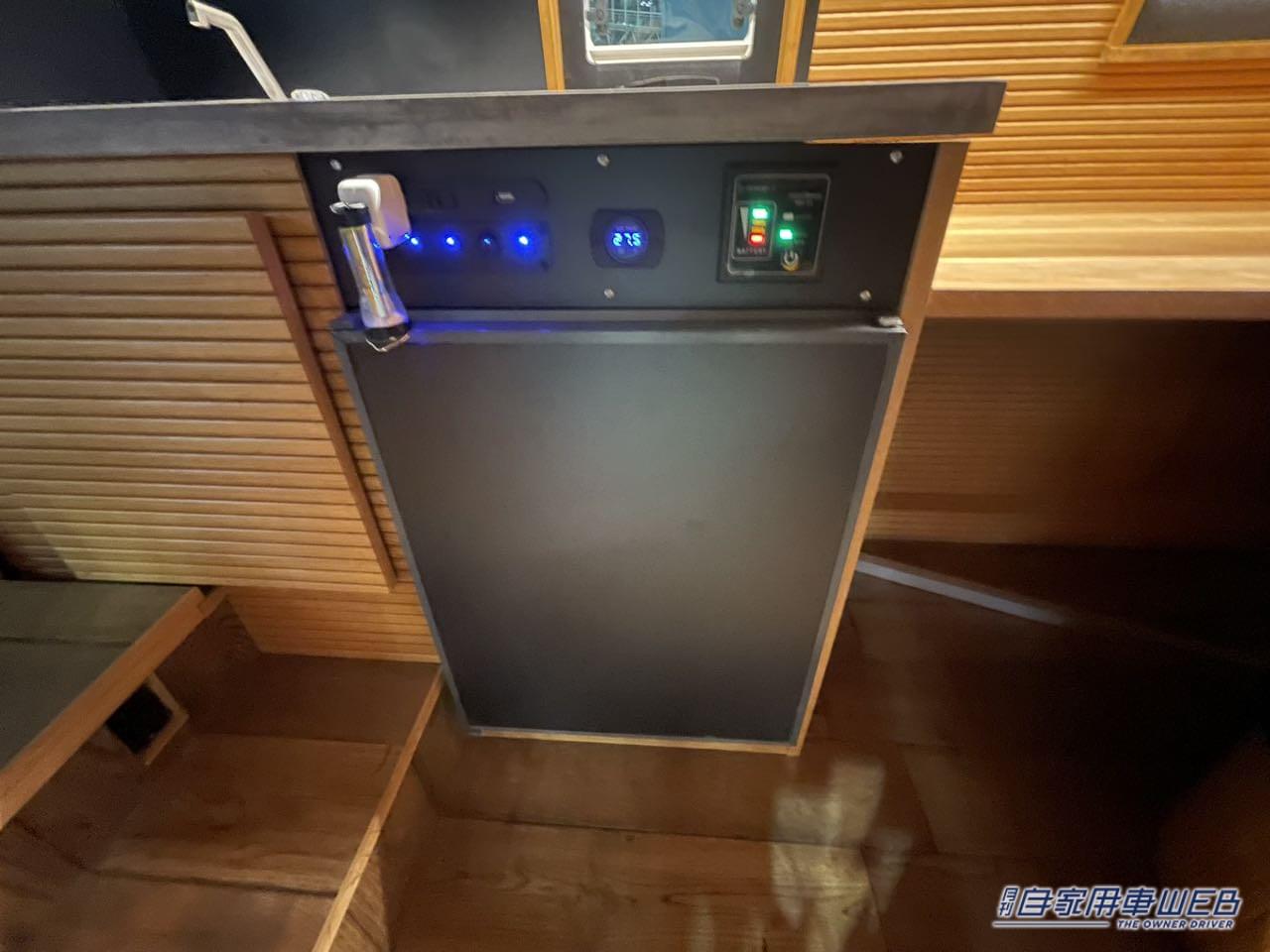 |マイクロバスをカスタムした走る高級ラウンジが出現!