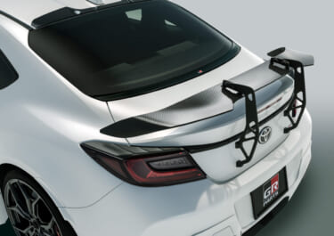 市販車では珍しいバーチカルマウント採用のGR86用「GRウイング」発売開始