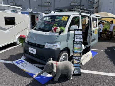 コの字型のテーブルが個性的! トヨタ タウンエースがベースのキャンパー