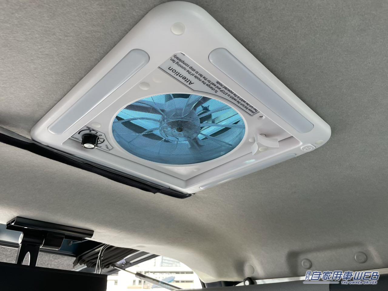 |「ビジホより良いかも」「こりゃ住めるぞ…」とんでもない装備の軽キャンパー。クーラー・ヒーター・冷蔵庫・換気扇・ソーラーパネル。