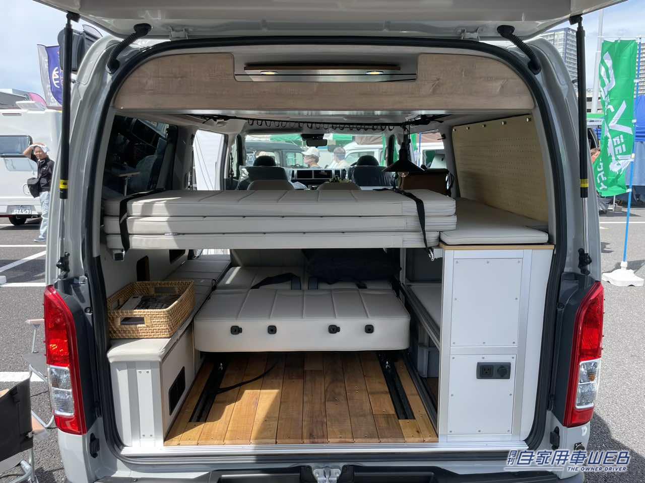 バックドア側からみた様子。|「これは住めるぞ…」「モデルルームみたい」トヨタの一般車なのに…安心の居住空間を実化。