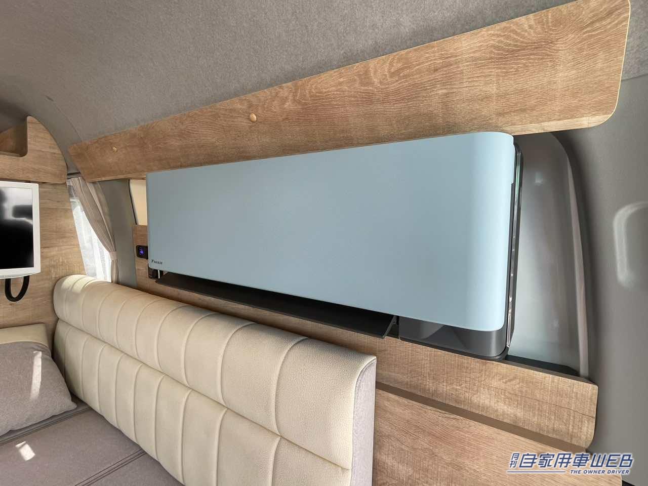 |スカイブルーのボディがオシャレ! トヨタ ハイエースがベースのキャンパー