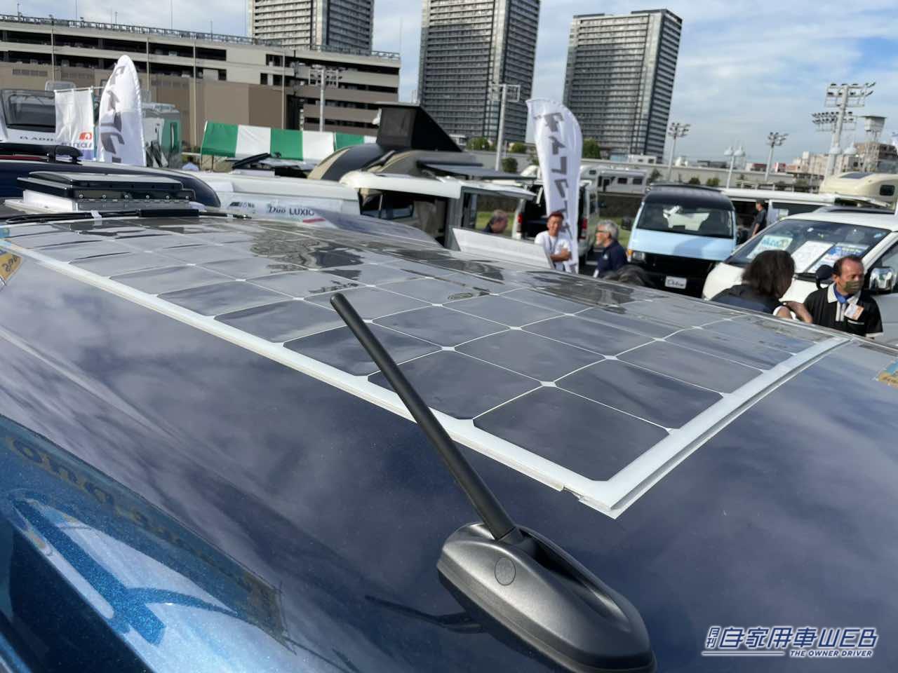 |「ビジホより良いかも」「こりゃ住めるぞ…」とんでもない装備の軽キャンパー。クーラー・ヒーター・冷蔵庫・換気扇・ソーラーパネル。