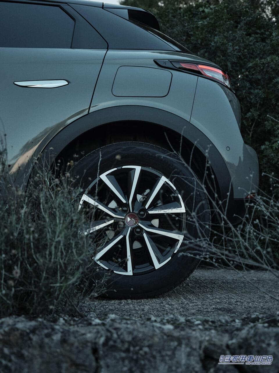 |DS、ブラックパーツでエレガントに仕上げた特別仕様車「DS 3 PERFORMANCE LINE」を発売