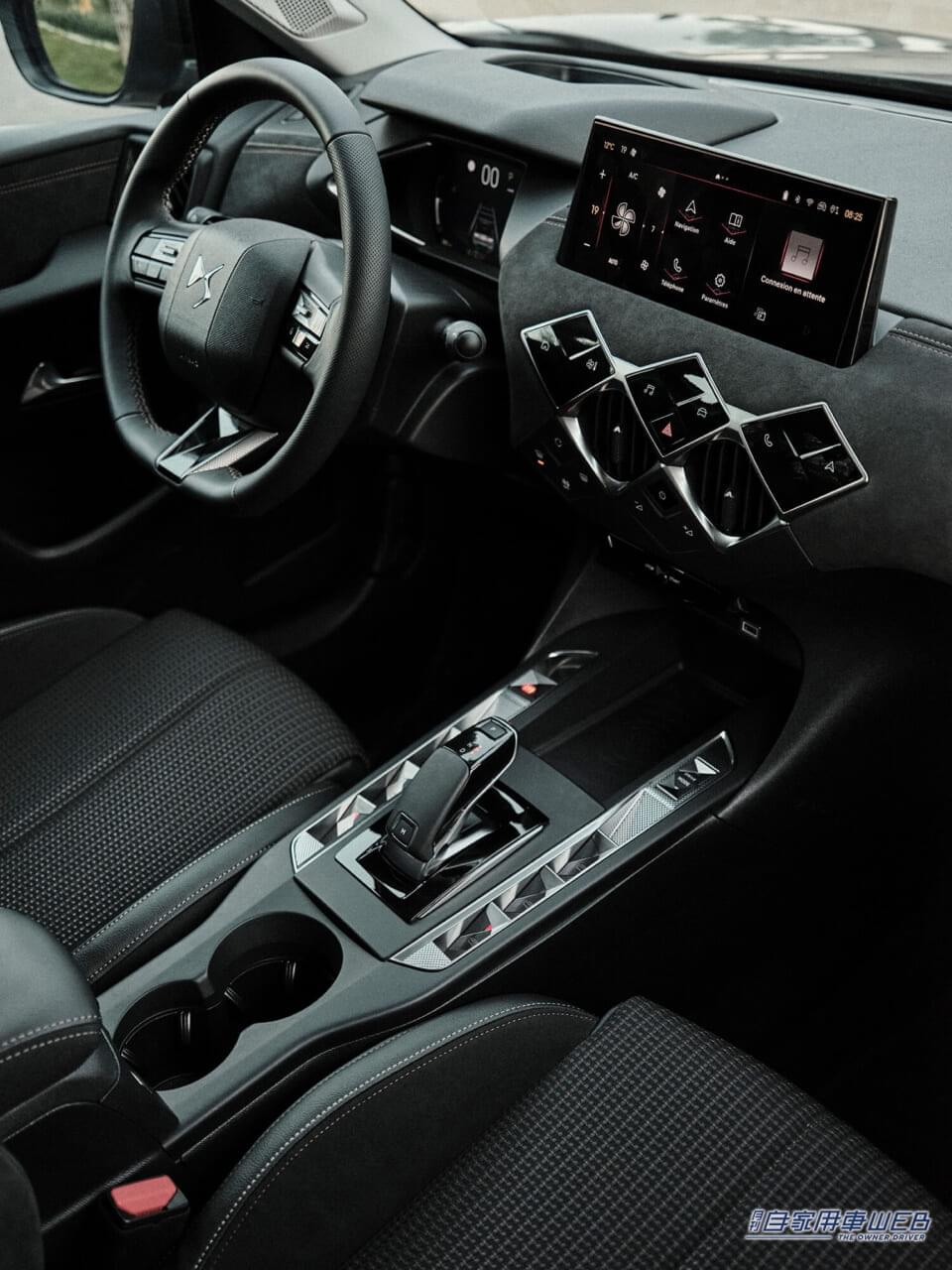 |DS、ブラックパーツでエレガントに仕上げた特別仕様車「DS 3 PERFORMANCE LINE」を発売