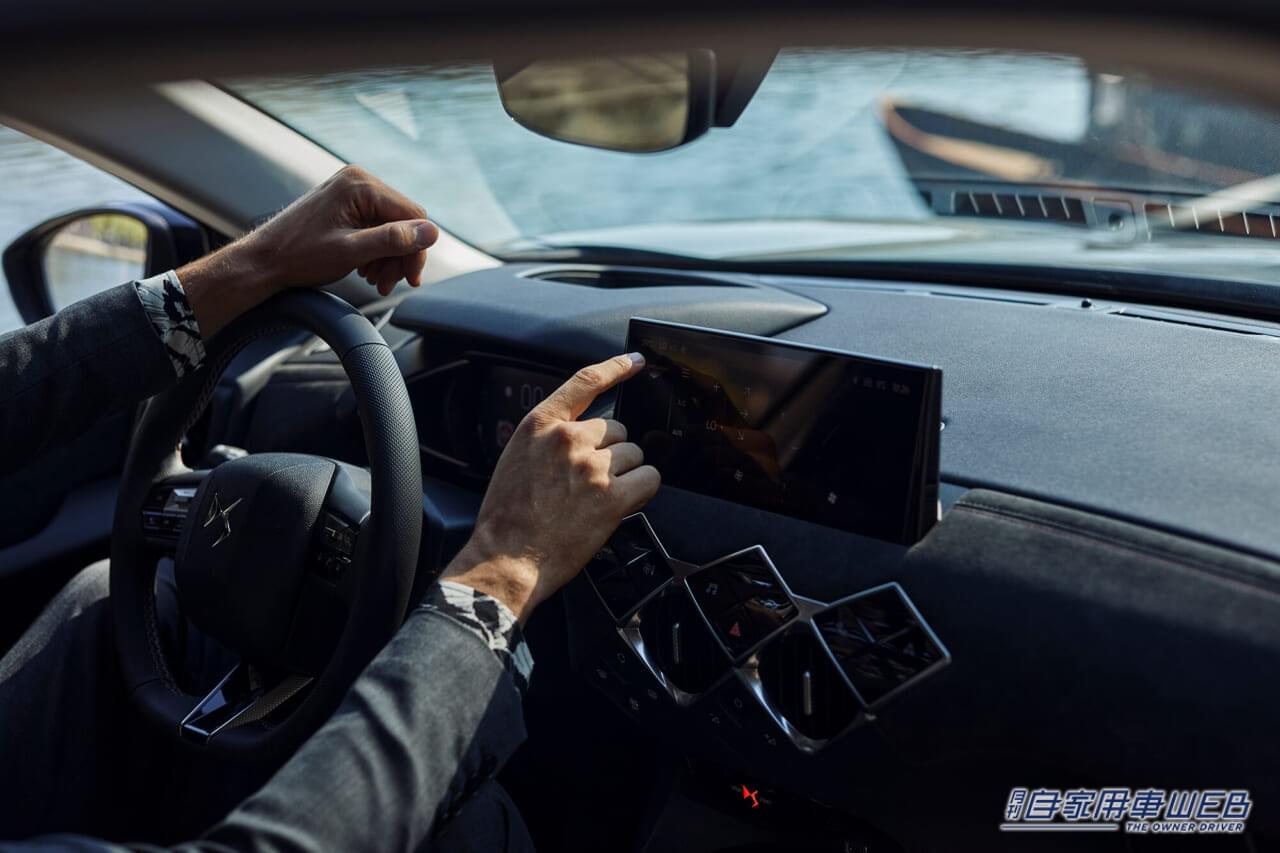 |DS、ブラックパーツでエレガントに仕上げた特別仕様車「DS 3 PERFORMANCE LINE」を発売