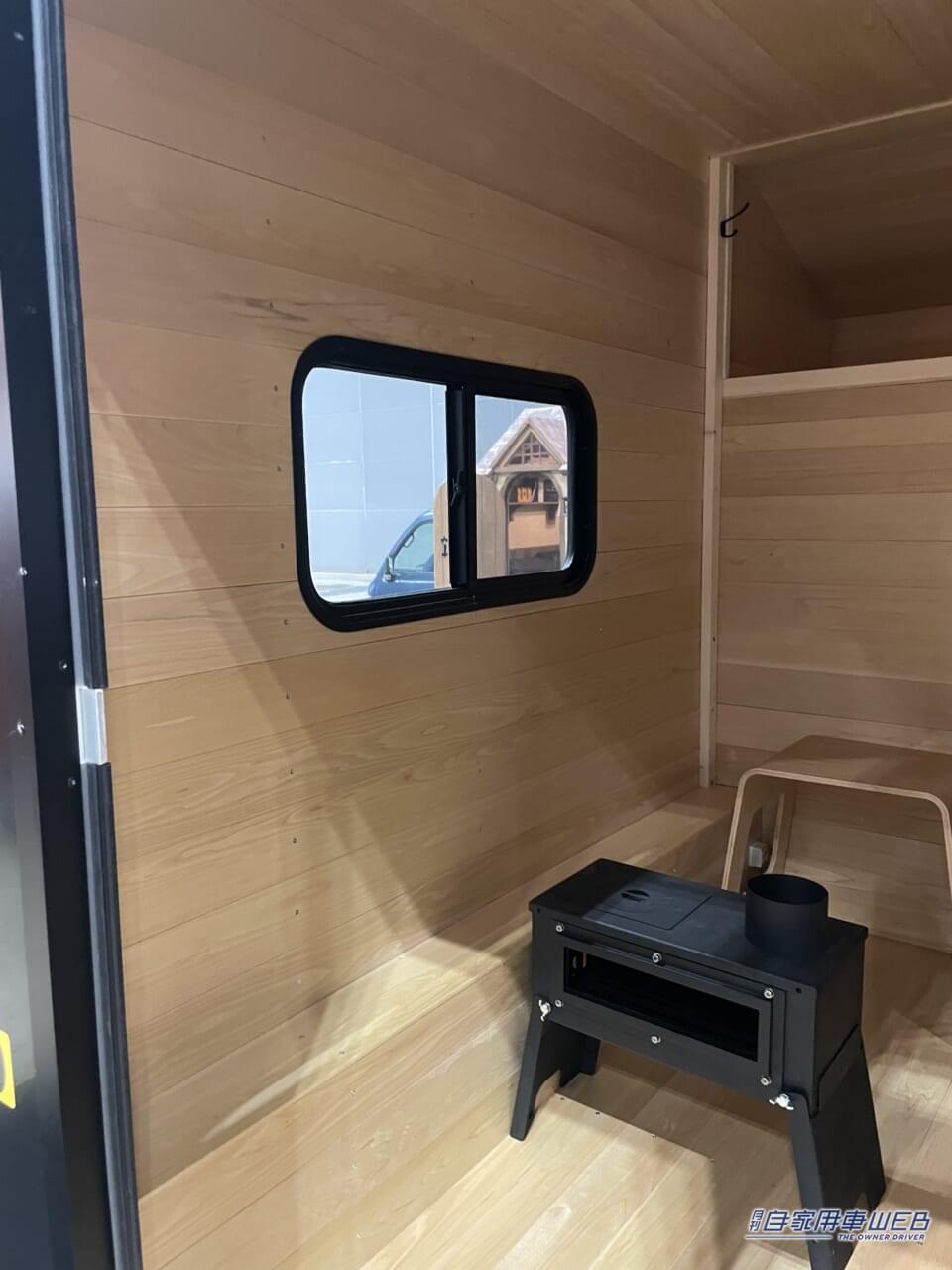 |軽トラの荷台に乗せるだけ! 移動式サウナを備えた軽キャンパー