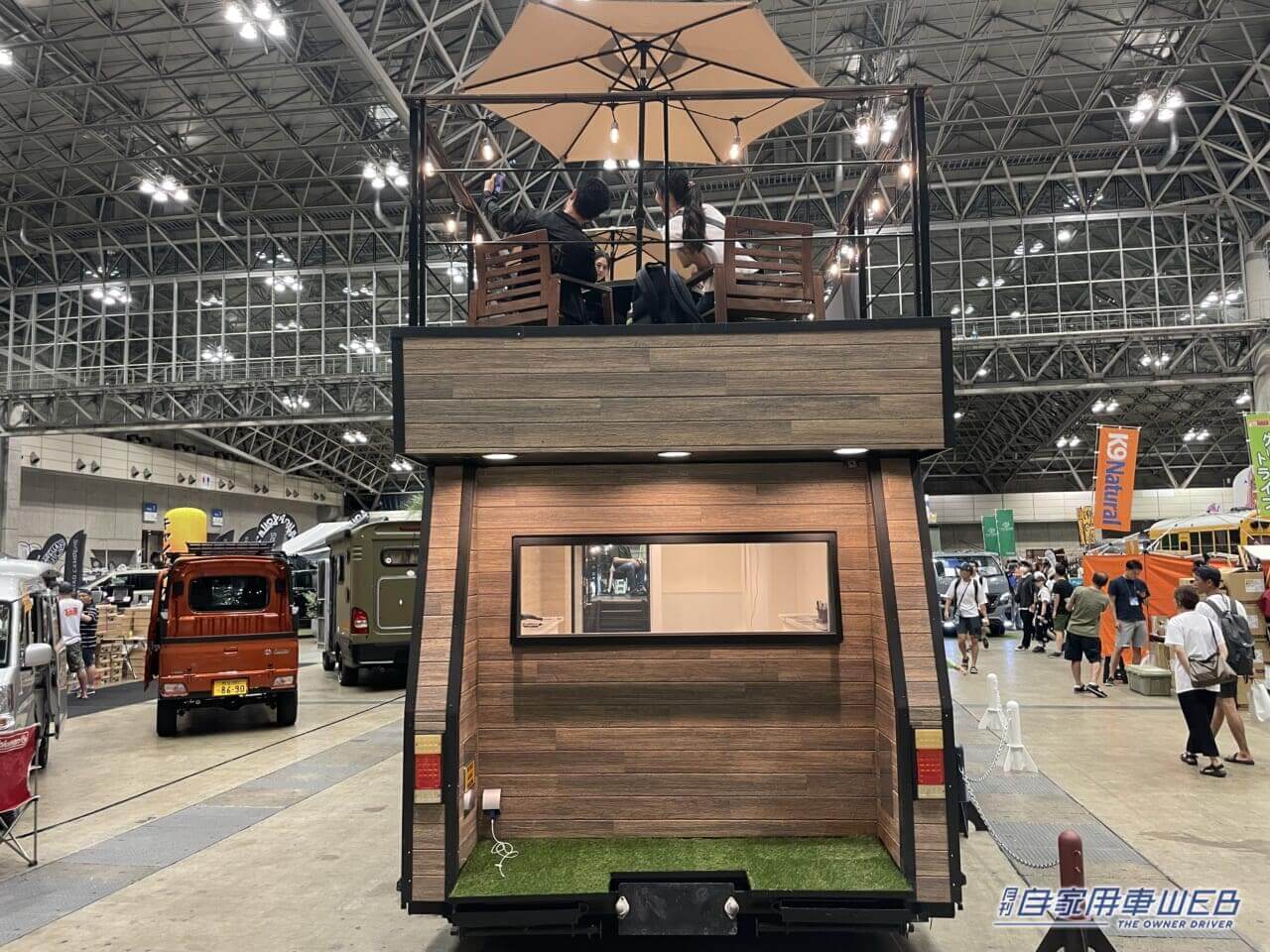 |超巨大トレーラーハウスが出現! ワンルームマンションのような室内とリゾート気分の屋上テラスが魅力