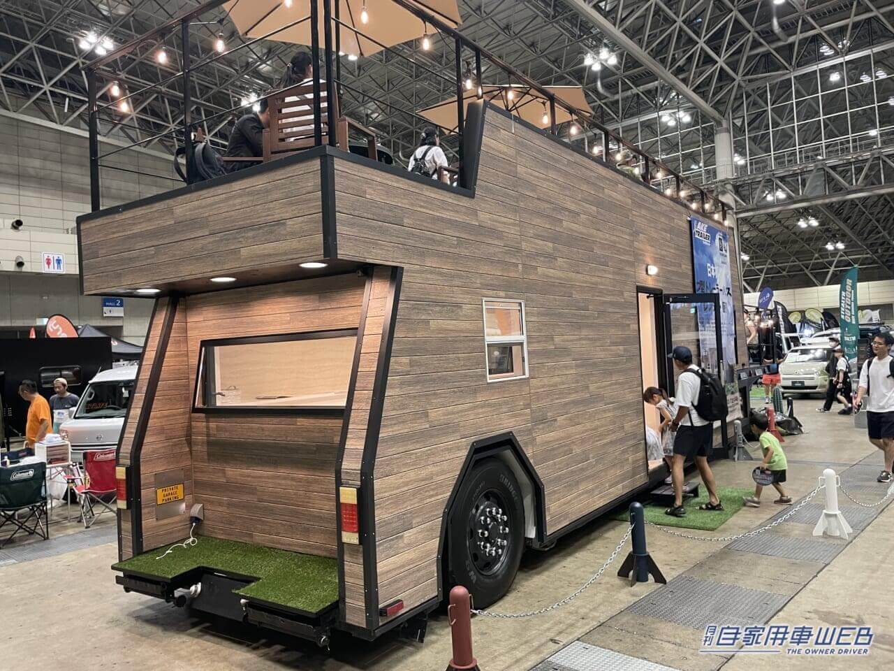 |超巨大トレーラーハウスが出現! ワンルームマンションのような室内とリゾート気分の屋上テラスが魅力