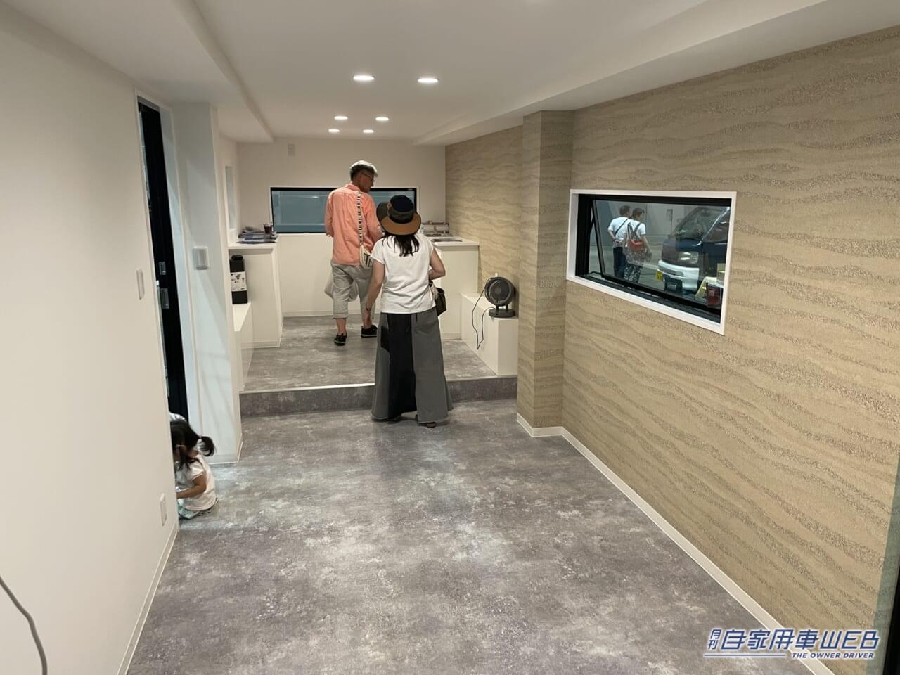 |超巨大トレーラーハウスが出現! ワンルームマンションのような室内とリゾート気分の屋上テラスが魅力