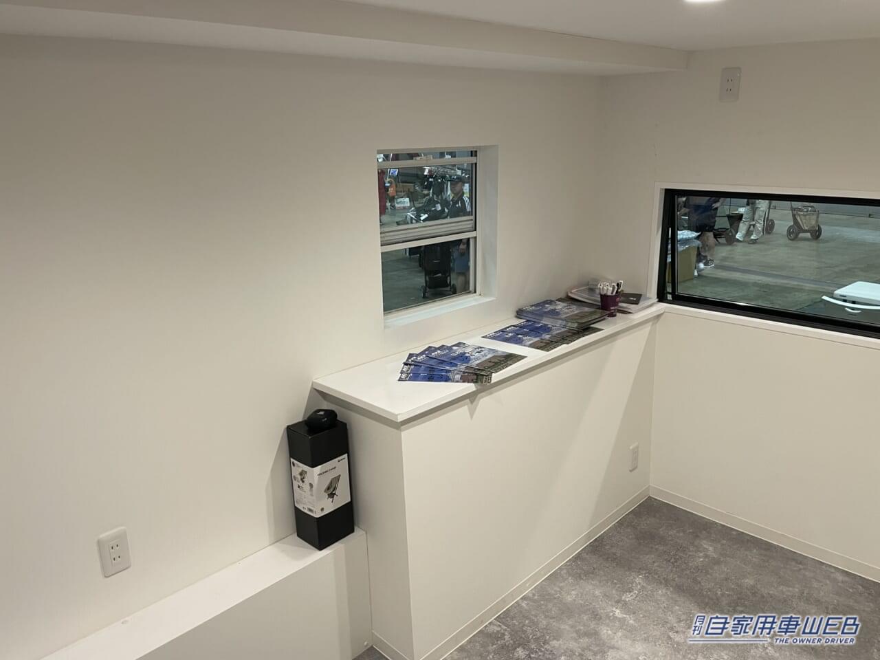 |超巨大トレーラーハウスが出現! ワンルームマンションのような室内とリゾート気分の屋上テラスが魅力