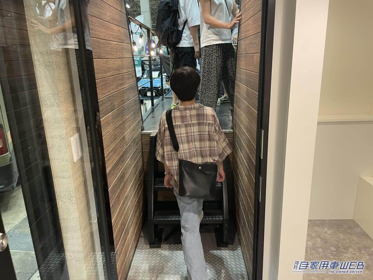 |超巨大トレーラーハウスが出現! ワンルームマンションのような室内とリゾート気分の屋上テラスが魅力