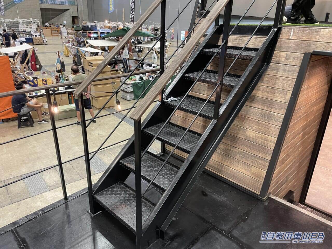 |超巨大トレーラーハウスが出現! ワンルームマンションのような室内とリゾート気分の屋上テラスが魅力