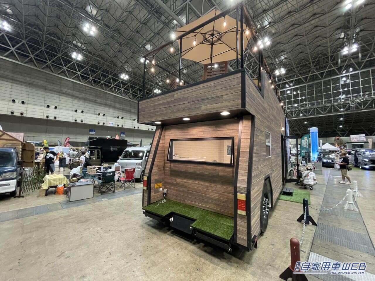 |超巨大トレーラーハウスが出現! ワンルームマンションのような室内とリゾート気分の屋上テラスが魅力