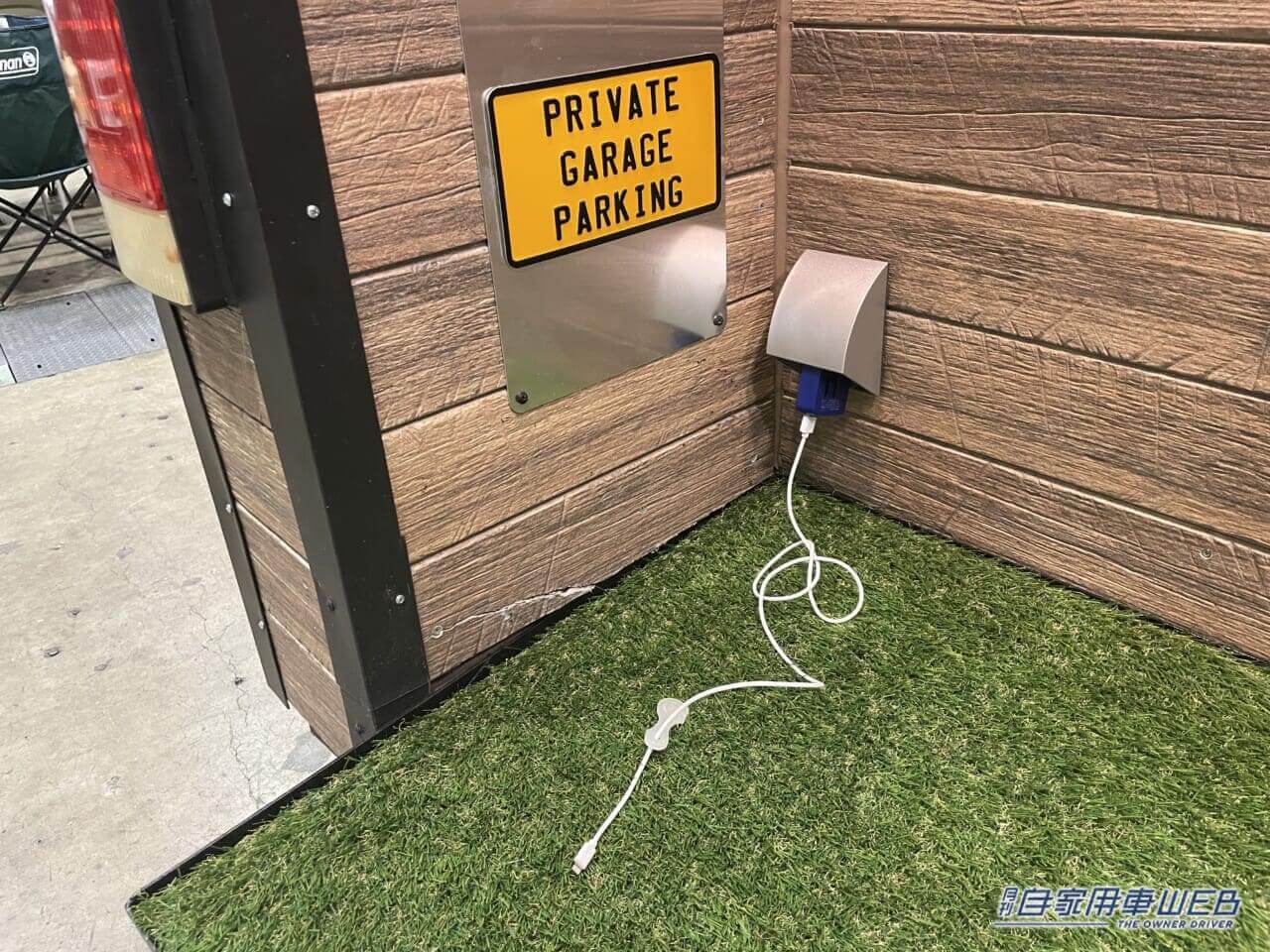 |超巨大トレーラーハウスが出現! ワンルームマンションのような室内とリゾート気分の屋上テラスが魅力