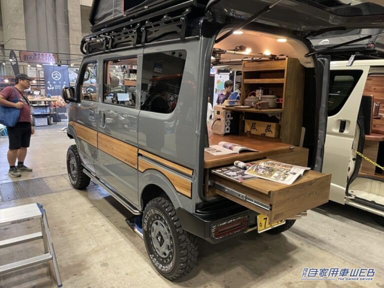 スズキの人気モデル、エブリイをベースにしたキャンピングカー。|斬新だぞ「軽バン」キャンパーカスタム。ジムニー過ぎる!スズキ エブリイがベースの釣り仕様!この迫力で軽自動車なんだ…