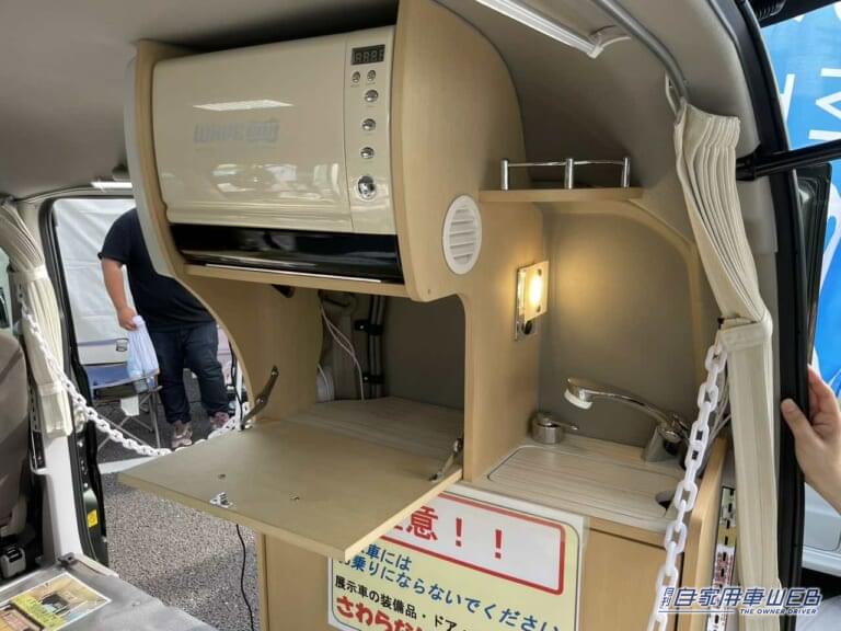 クーラーとシンク周り。|「こんなのアリ?」「軽自動車が和室に」車内に畳が敷かれた…スズキ・エブリイがベースの軽キャンパー。