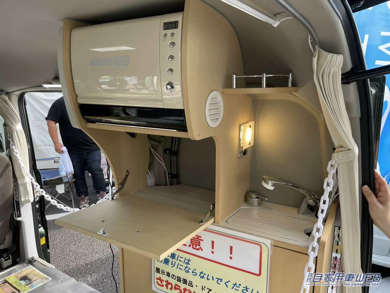 |「こんなのアリ?」「軽自動車が和室に」車内に畳が敷かれた…スズキ・エブリイがベースの軽キャンパー。