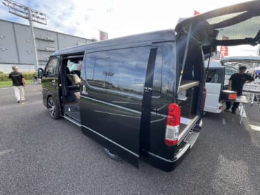 車中泊にバッチリ対応! シンプルでカッコいいインテリアが魅力のトヨタ ハイエースがベースのキャンパー