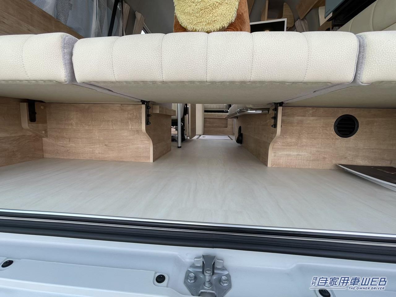 |スカイブルーのボディがオシャレ! トヨタ ハイエースがベースのキャンパー