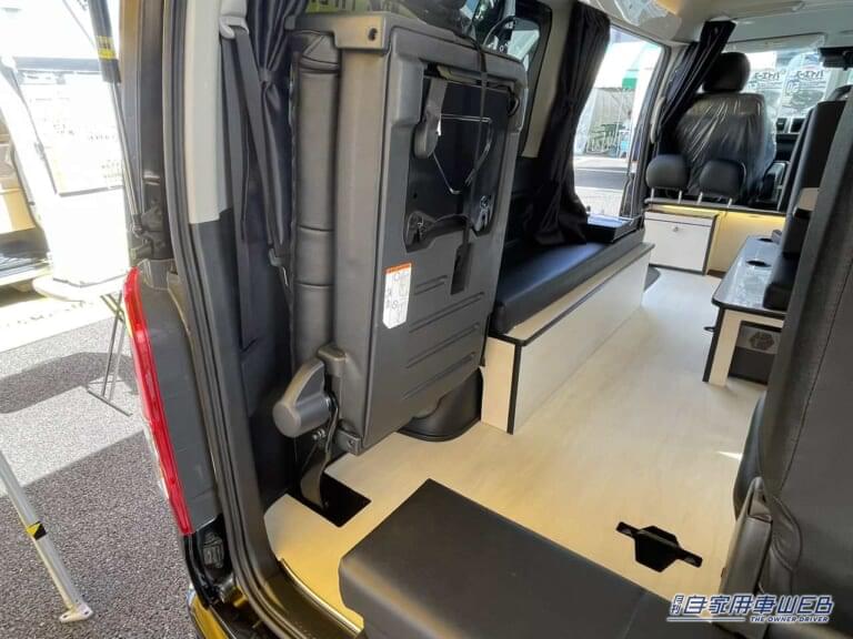 大きな荷物も載せられそうだ。|ウォークスルー構造がめちゃ便利!乗れます、寝れます、積めます。チャイルドシートOK!家族で楽しむキャンピングカー。