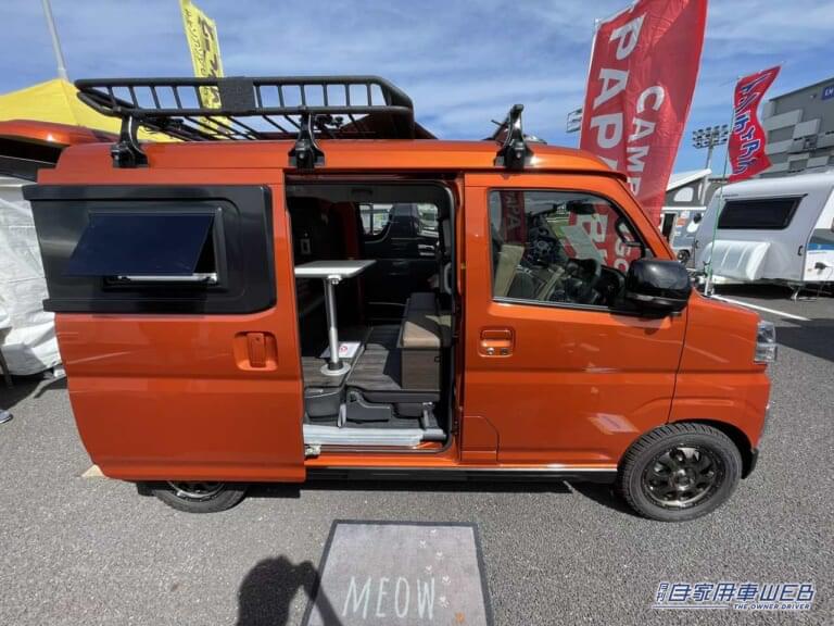 ダイハツ・アトレーがベースのキャンピングカー|「軽自動車を甘く見てた」「こんな部屋に住みたい」広いフラット面がスゴイぞ。ダイハツ・アトレーがベースの軽キャンパー