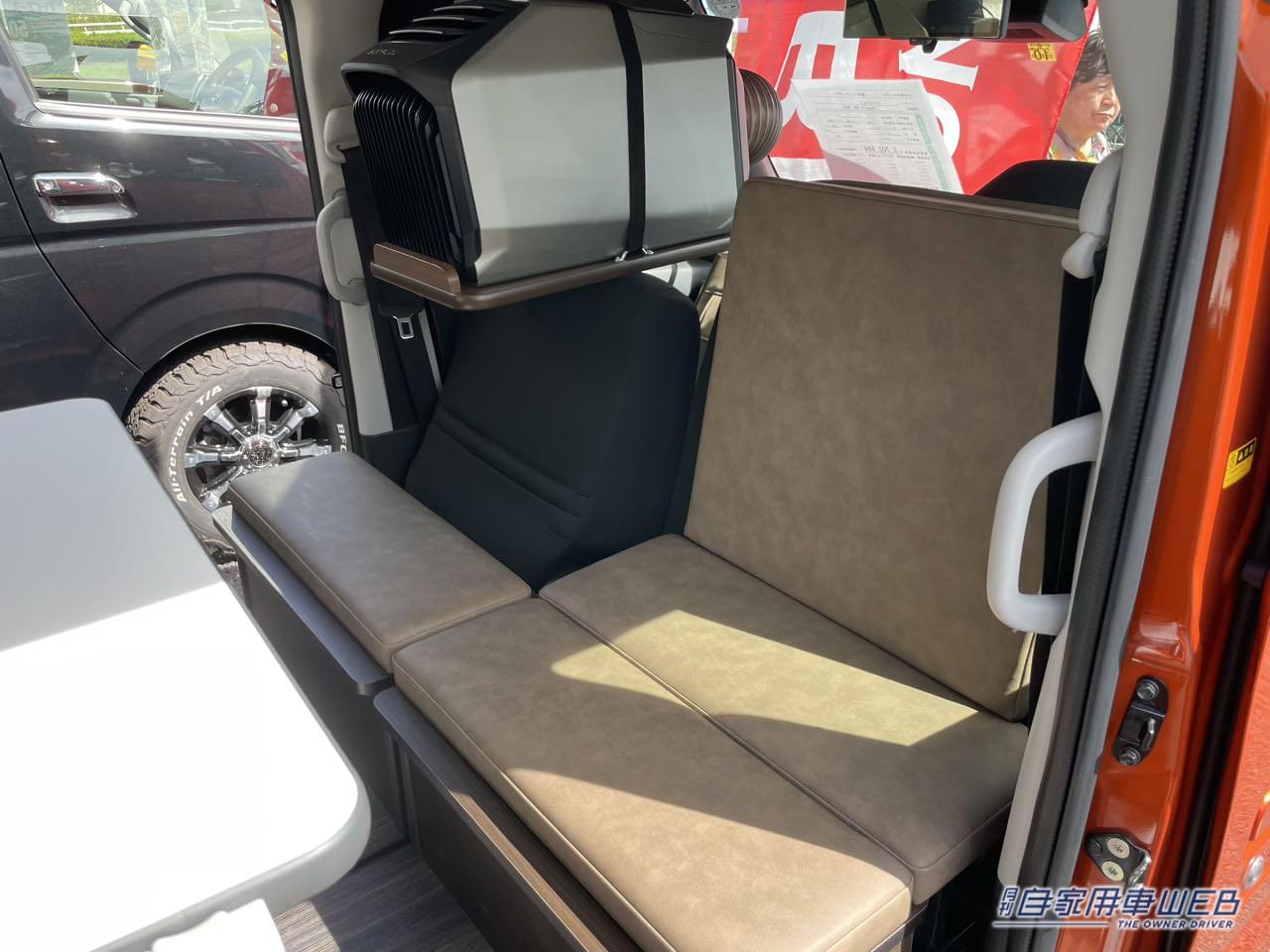 |「軽自動車を甘く見てた」「こんな部屋に住みたい」広いフラット面がスゴイぞ。ダイハツ・アトレーがベースの軽キャンパー