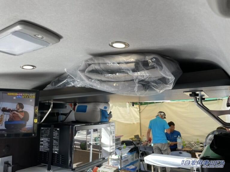 天井のシェルフ。|「軽自動車を甘く見てた」「こんな部屋に住みたい」広いフラット面がスゴイぞ。ダイハツ・アトレーがベースの軽キャンパー