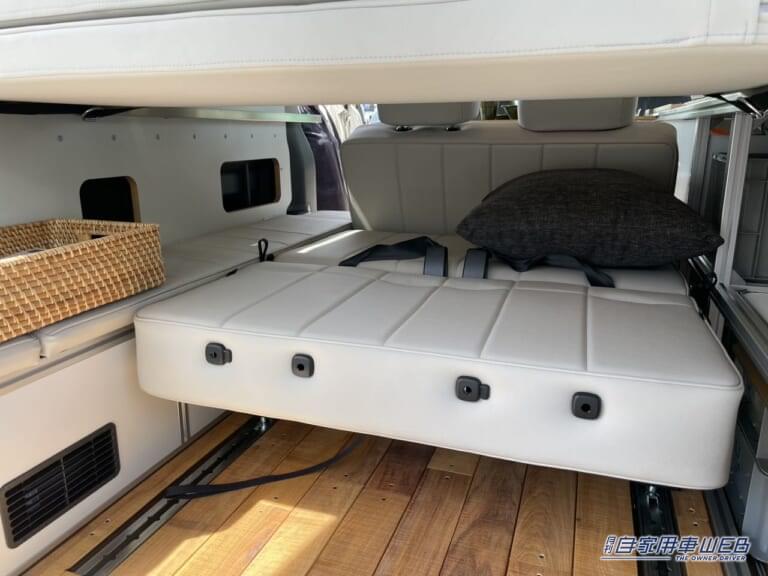 シート下にも十分なスペースがある。|「これは住めるぞ…」「モデルルームみたい」トヨタの一般車なのに…安心の居住空間を実化。