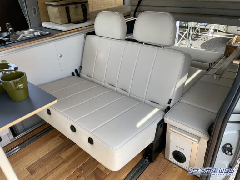 2名がけの2列目シート。|「これは住めるぞ…」「モデルルームみたい」トヨタの一般車なのに…安心の居住空間を実化。
