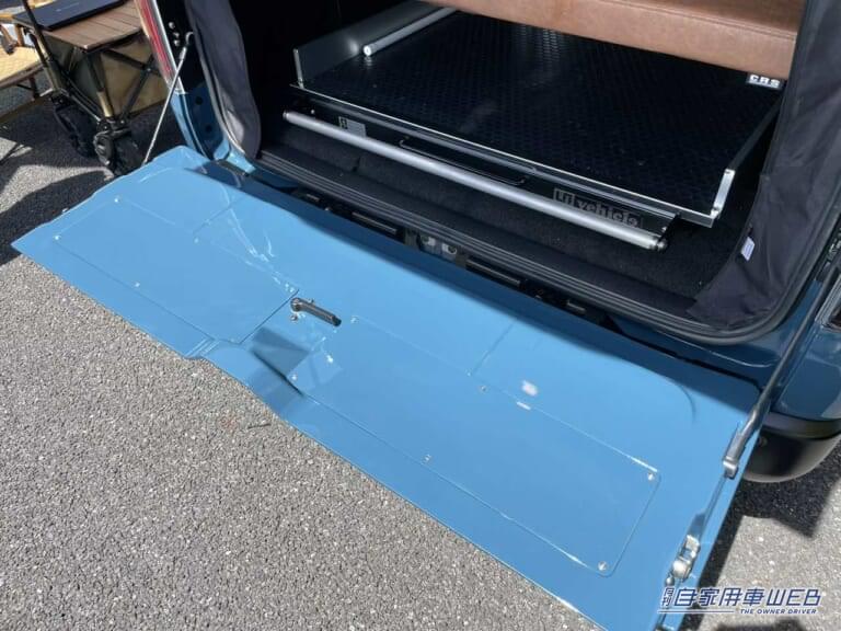 上下に開く、ハイエースのリアゲート|めっちゃ良いぞ「釣り」と「キャンプ」どちらもガチで楽しめる。やっぱりハイエースが欲しくなる!