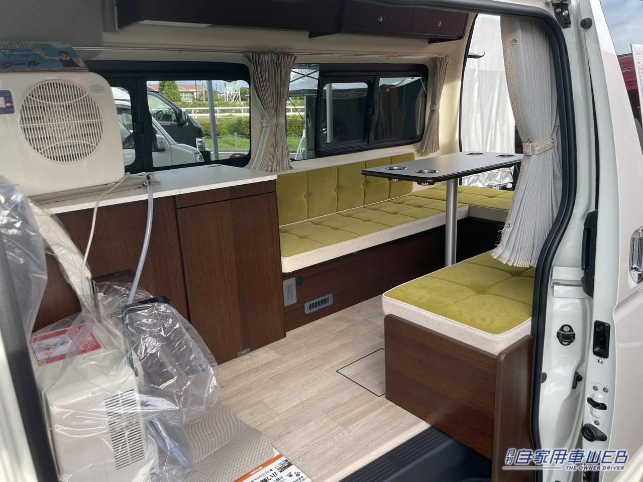 |広い室内とシートカラーが個性的!トヨタ ハイエースがベースのキャンパー