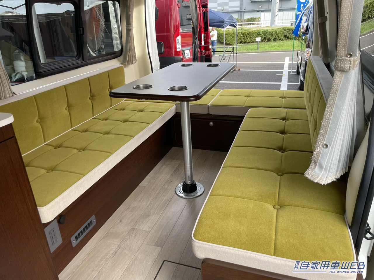 |広い室内とシートカラーが個性的!トヨタ ハイエースがベースのキャンパー