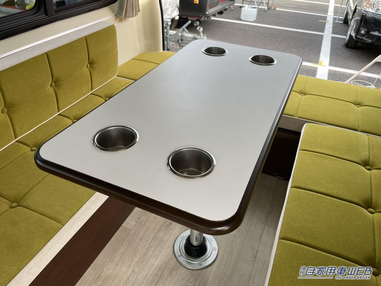 |広い室内とシートカラーが個性的!トヨタ ハイエースがベースのキャンパー