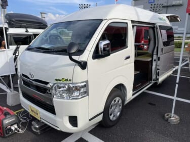 広い室内とシートカラーが個性的！トヨタ ハイエースがベースのキャンパー