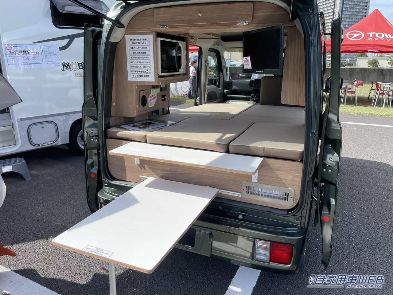 軽自動車とあなどるなかれ、フラットスペースが広い!|キャンピングカーに「軽自動車」という選択肢。実は、結構アリです。フラットスペースが魅力的、スズキ・エブリイがベースの軽キャンパー。