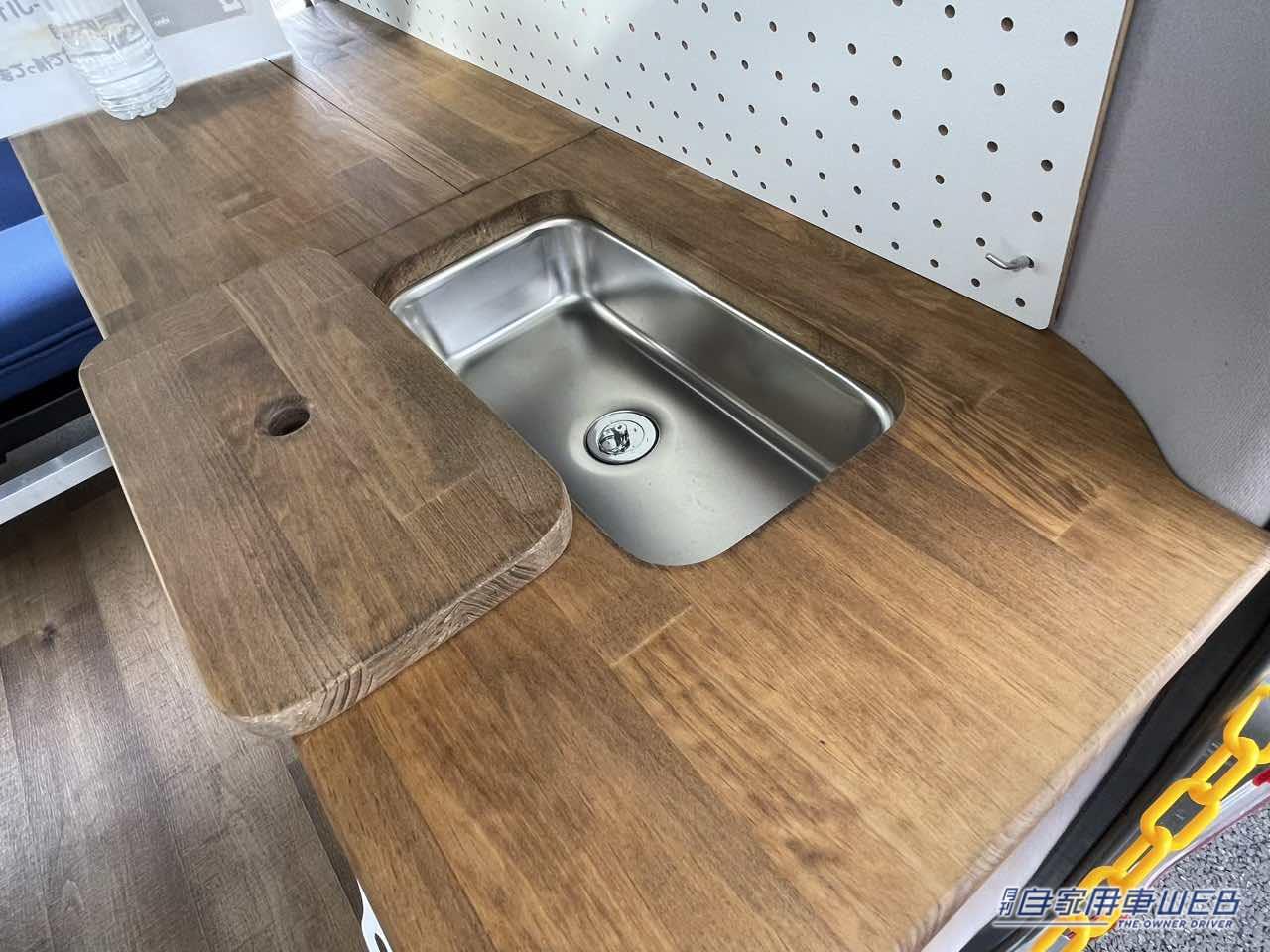 |レトロな丸目が個性的! トヨタ タウンエースがベースのキャンパー