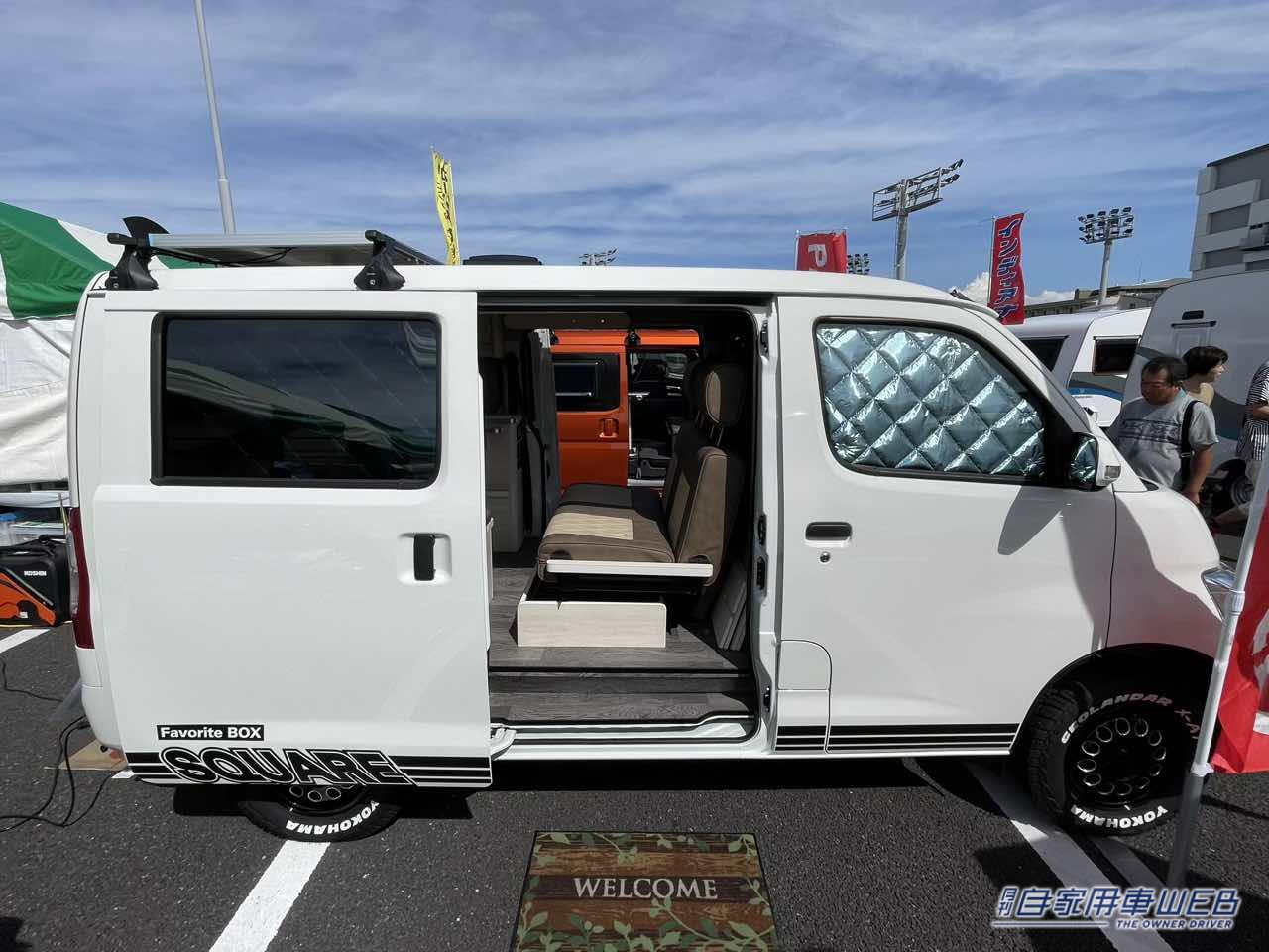 |「走るリビング」「えっ クルマの中なの?」トヨタ車ベースのキャンピングカー、もはや部屋。
