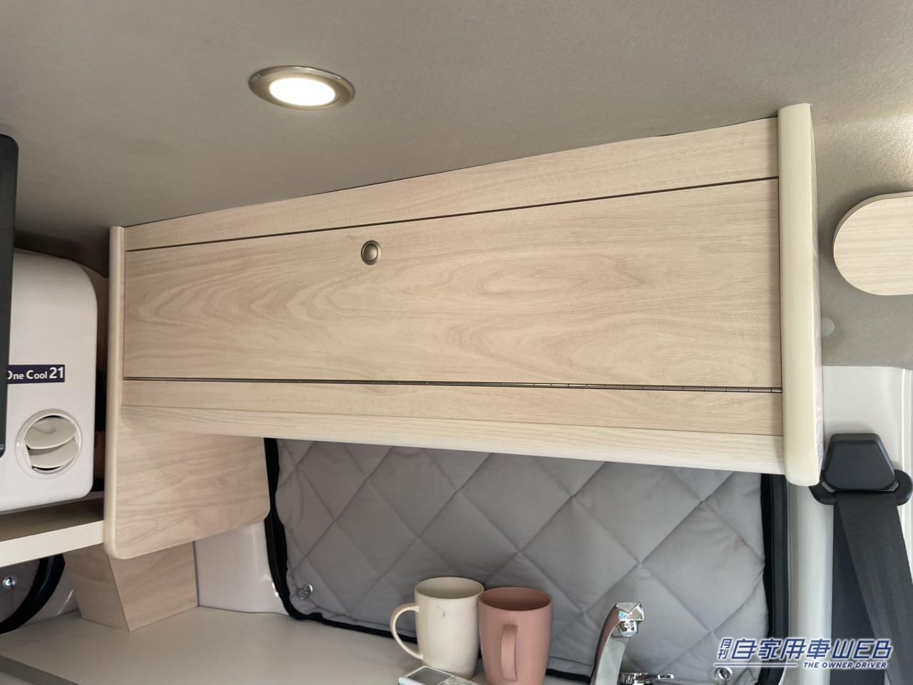 |「走るリビング」「えっ クルマの中なの?」トヨタ車ベースのキャンピングカー、もはや部屋。