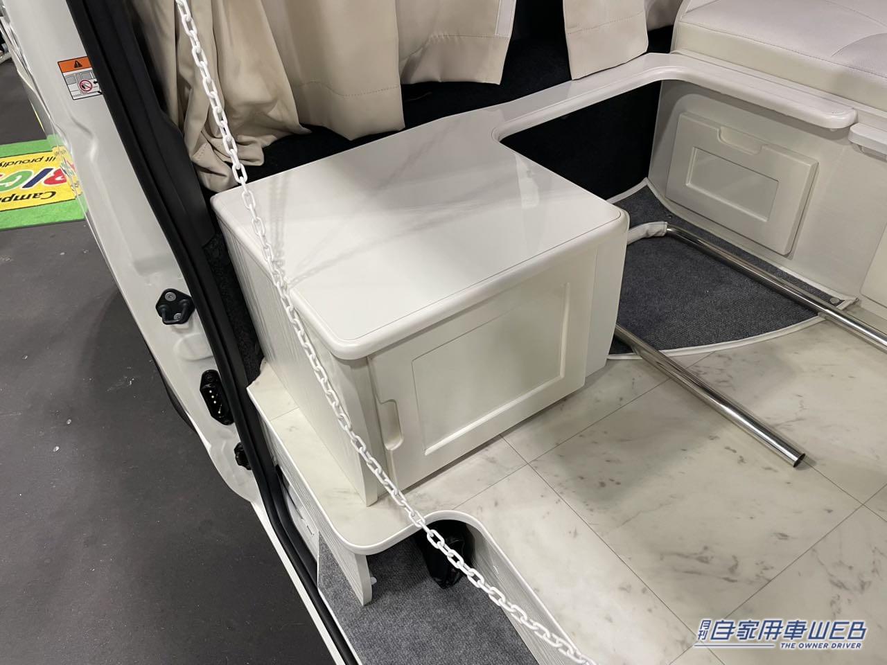 |純白の車内が個性的! トヨタ ハイエースがベースのキャンパー