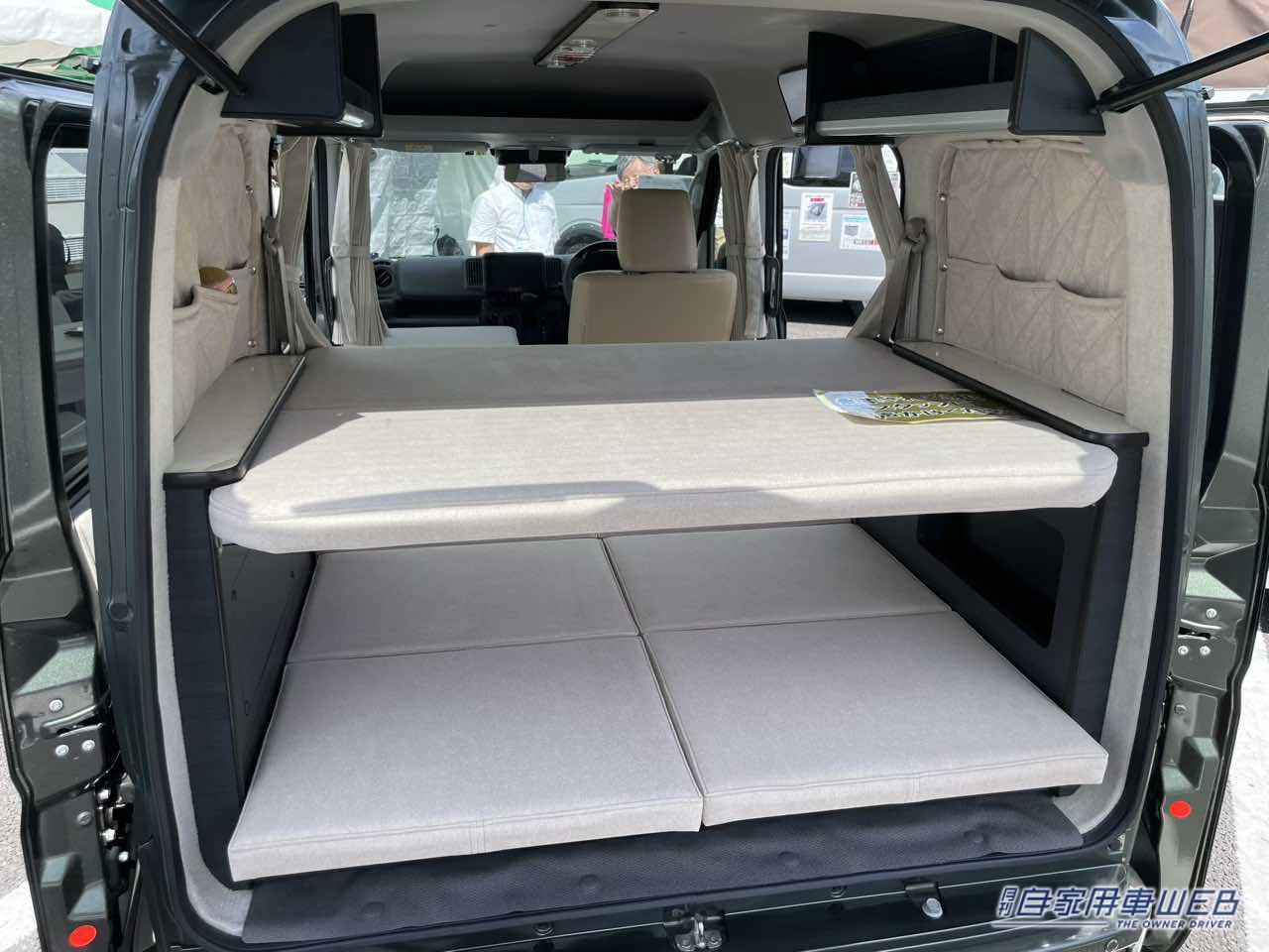 |余計な装備は一切なし! シンプルな二段フラットが使いやすい スズキ エブリイがベースの軽キャンパー