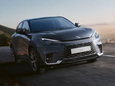 レクサス新型「 LBX」、国内仕様車の概要を発表。注目のビスポーク仕様は、100台限定の抽選で販売