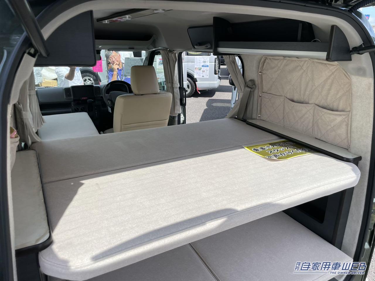 |余計な装備は一切なし! シンプルな二段フラットが使いやすい スズキ エブリイがベースの軽キャンパー