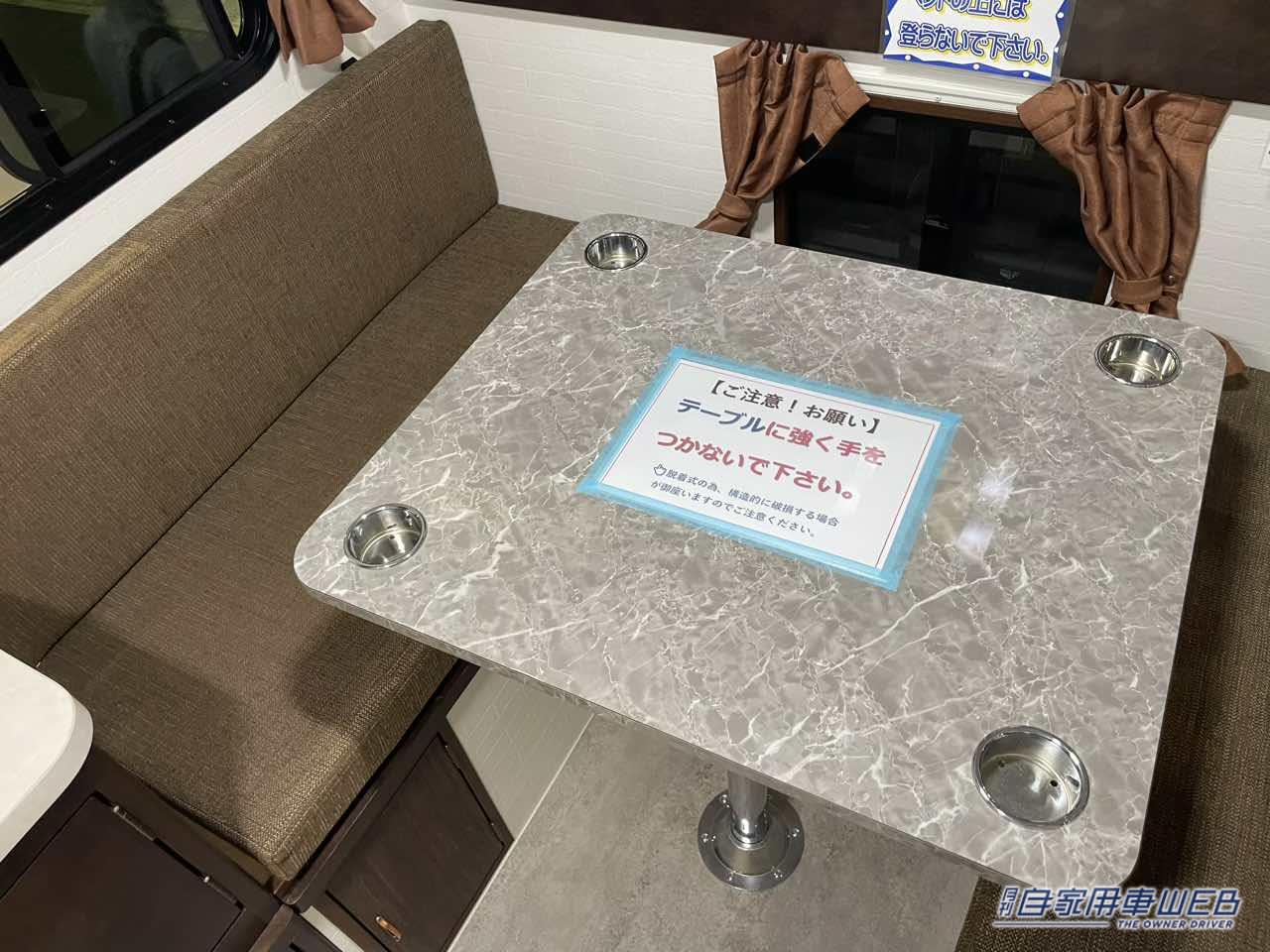 |最高にカッコいい移動式ワンルーム! トヨタ ハイラックスがベースのキャンパー