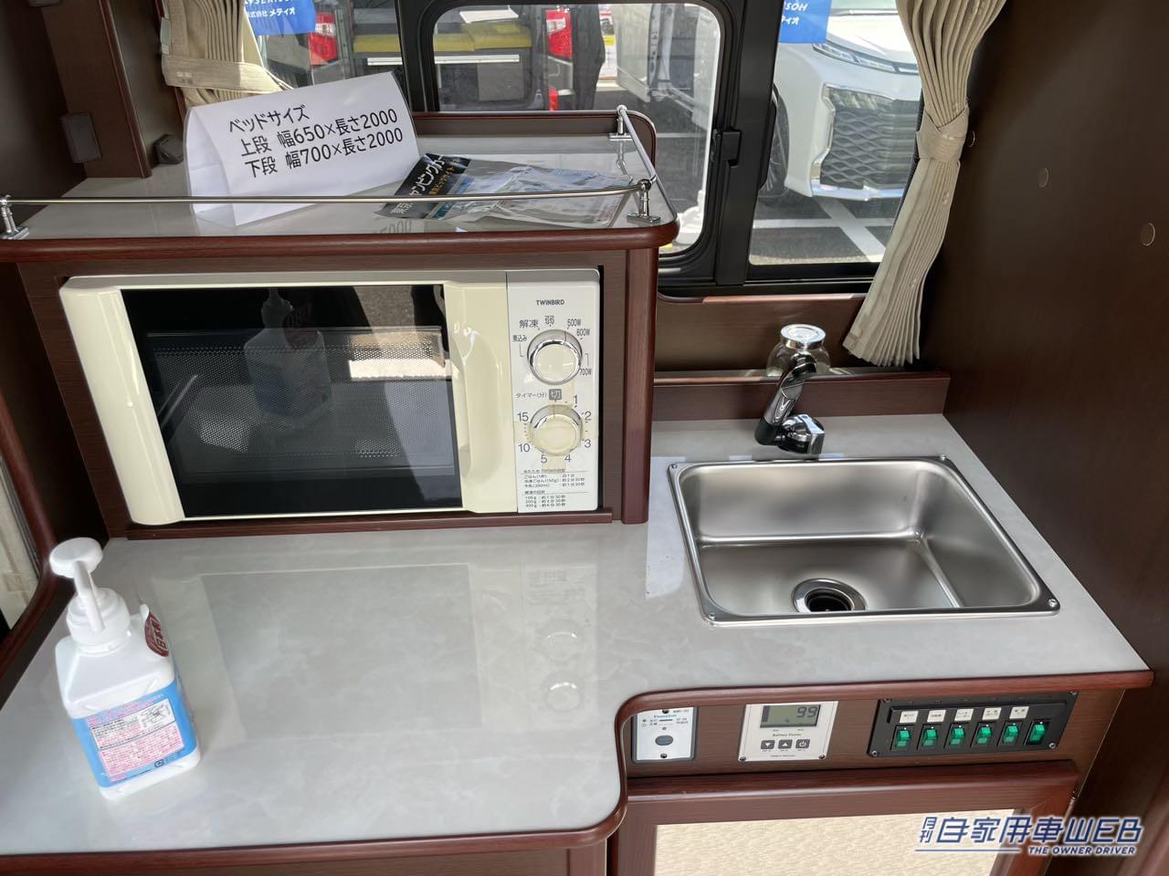 |「まるで家より快適」なキャンピングカー。走るたび、人生がととのう。トイレ・エアコン・常設ベッド “何もしなくていい車中泊” が叶うという贅沢。