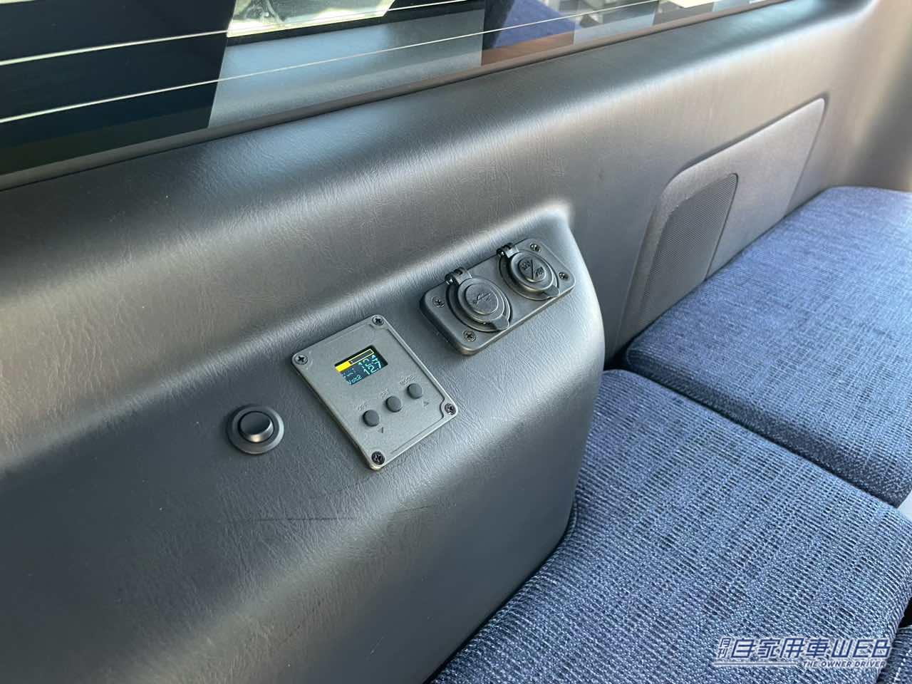 |インディゴブルーのシートが鮮やかに個性を演出! トヨタ ハイエースがベースのキャンパー