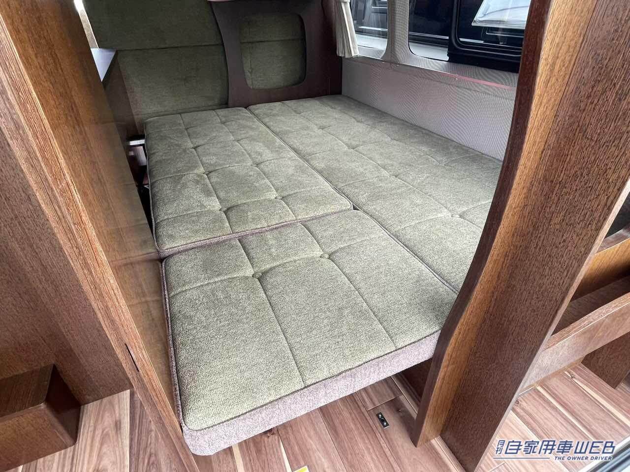 |まるで「純喫茶」のような車内、さらに二段ベッドまで…本当にハイエースか? 広さがハンパじゃないキャンピングカー。