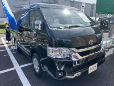 ボックスシートを広めに確保し、必要装備は後方に! トヨタ ハイエースがベースのキャンパー