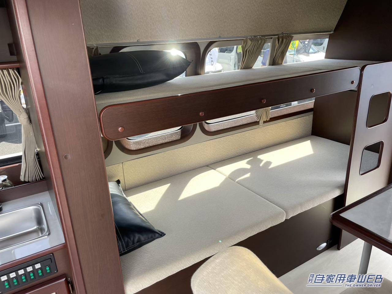 |「まるで家より快適」なキャンピングカー。走るたび、人生がととのう。トイレ・エアコン・常設ベッド “何もしなくていい車中泊” が叶うという贅沢。